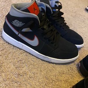 Jordan Air. Black & White. Still in very good condition nice outdoor shoes.